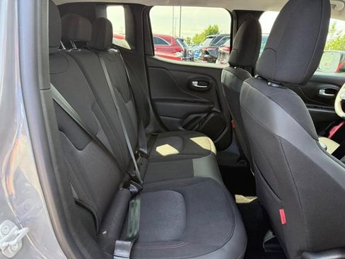 Used 2020 Jeep Renegade Trailhawk AWD/4WD image 7
