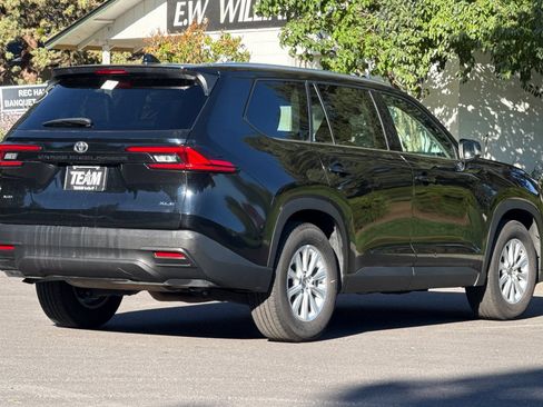 Used 2025 Toyota Grand Highlander AWD image 4