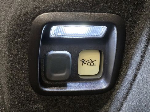 Certified 2025 Chevrolet Corvette Stingray Coupe w/ 1LT image 17