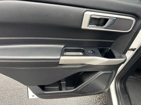 Used 2022 Ford Explorer XLT w/ Equipment Group 202A image 13