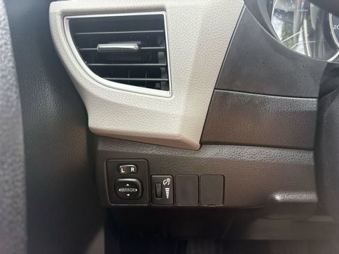 Used 2016 Toyota Corolla LE FWD image 23