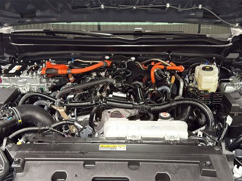 Certified 2025 Toyota Tacoma TRD Off-Road image 25