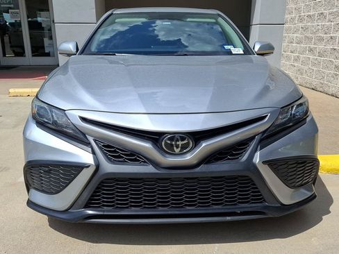 Used 2023 Toyota Camry SE FWD image 5