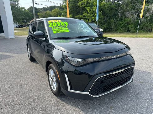 Used 2025 Kia Soul LX w/ LX Technology Package FWD image 7