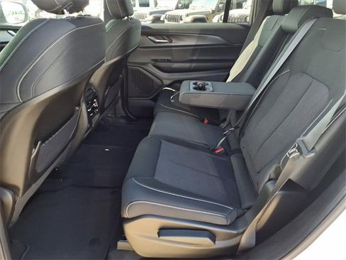 New 2025 Jeep Grand Cherokee L Laredo image 12