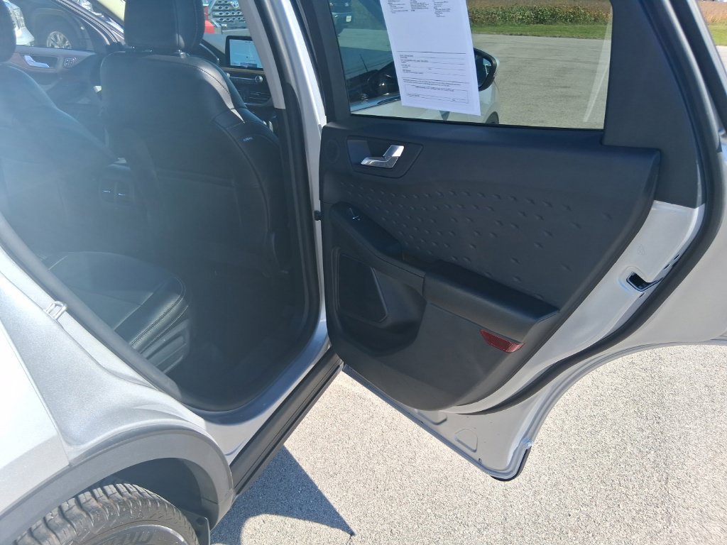 Used 2020 Ford Escape Titanium FWD image 32
