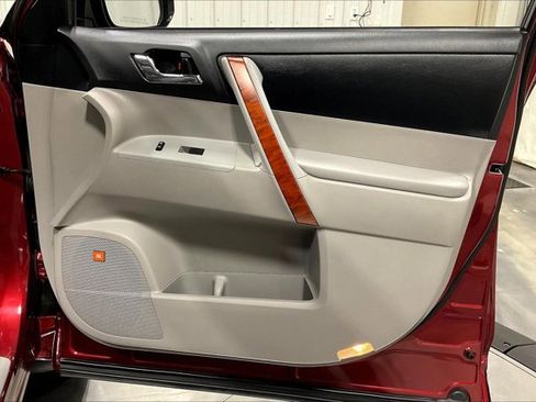Used 2010 Toyota Highlander Limited image 24