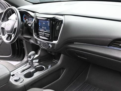 Used 2022 Chevrolet Traverse LT FWD image 32