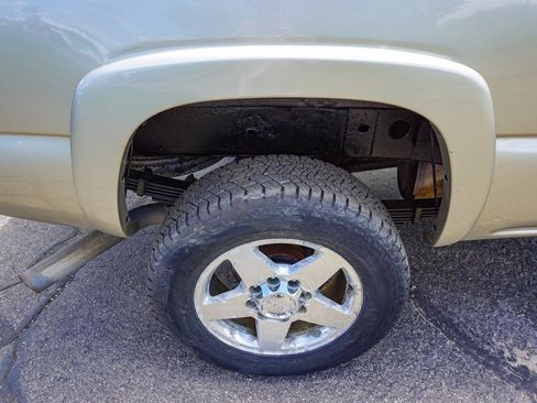 Used 2005 GMC Sierra 2500 SLT w/ Heavy-Duty Power Package AWD/4WD image 36