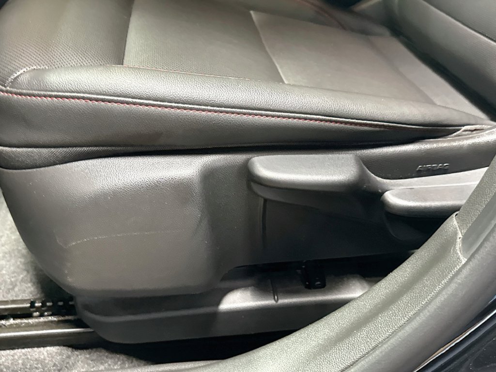 Used 2025 Chevrolet Trax RS w/ Sunroof Package FWD image 18