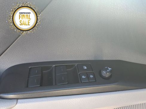 Used 2024 Toyota Camry SE image 12