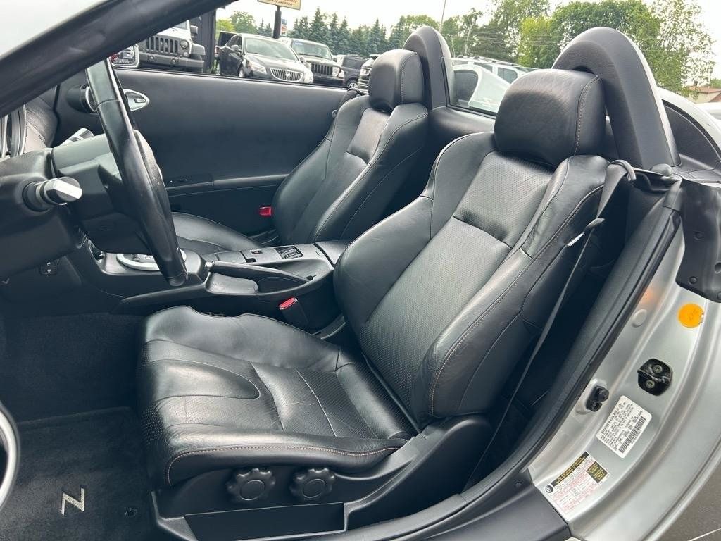 Used 2005 Nissan 350Z Touring RWD image 36