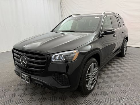 Used 2025 Mercedes-Benz GLS 450 4MATIC image 2