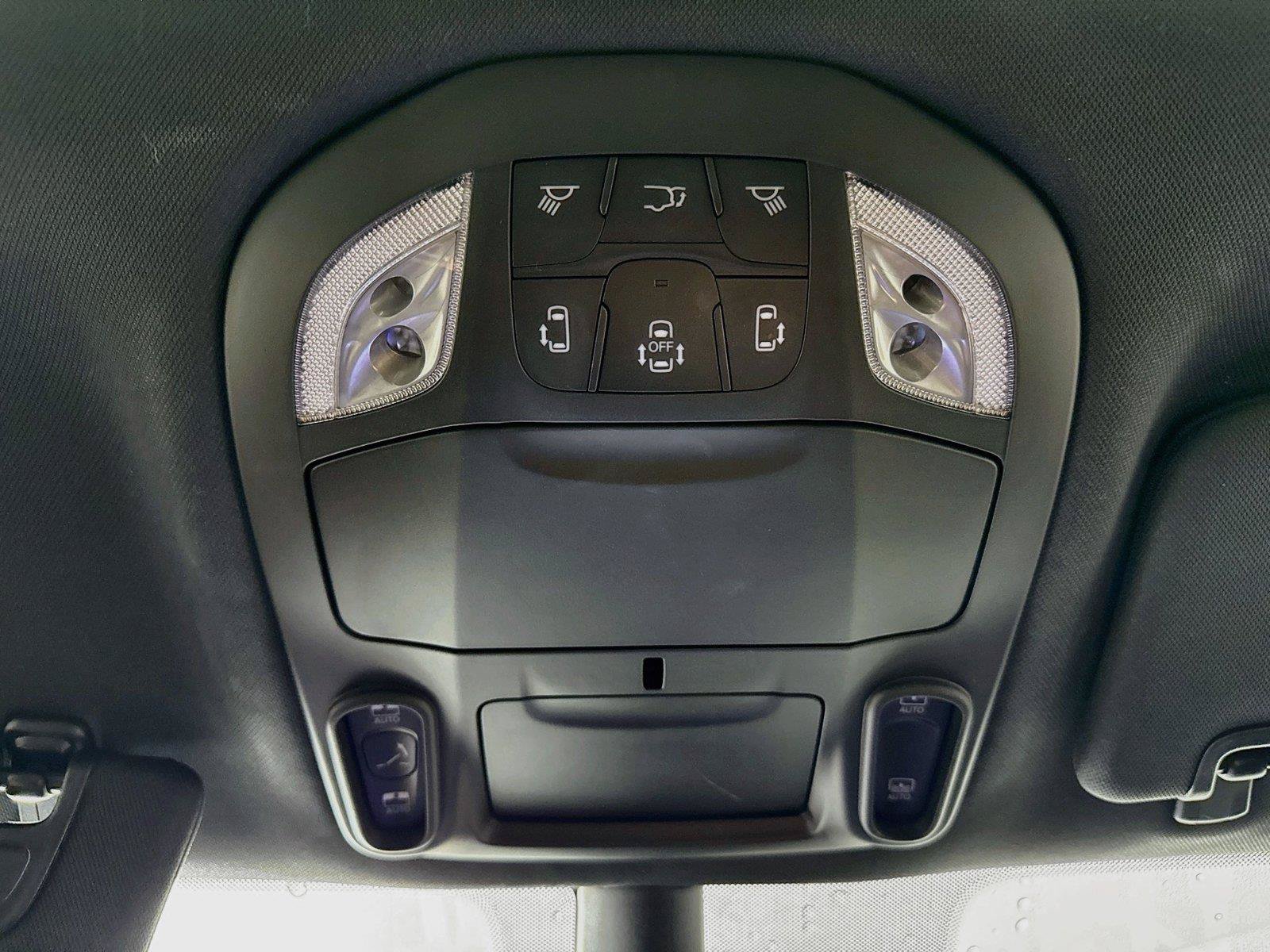 Used 2025 Chrysler Pacifica Limited FWD image 23