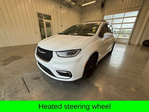 Used 2022 Chrysler Pacifica Touring-L FWD image 14