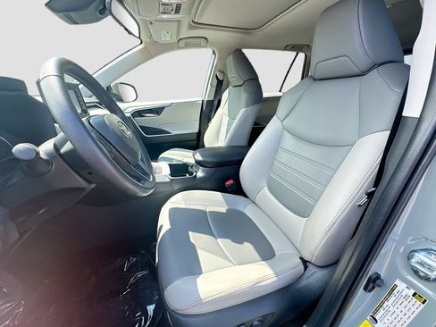 Used 2022 Toyota RAV4 XLE Premium FWD image 19