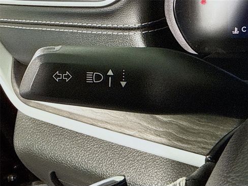 Used 2024 Jeep Grand Cherokee Limited image 5