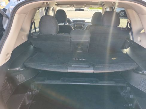 Used 2017 Nissan Rogue SV AWD/4WD image 9