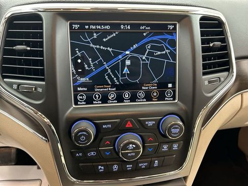 Used 2018 Jeep Grand Cherokee Limited image 16