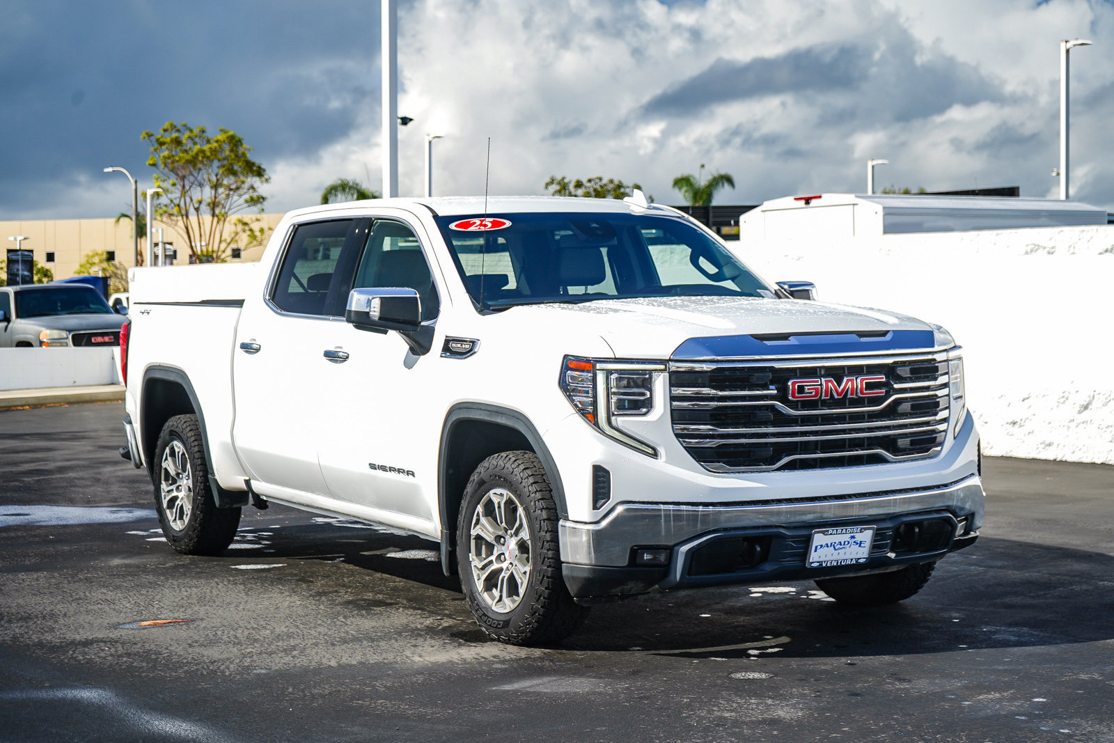 Used 2025 GMC Sierra 1500 SLT AWD/4WD image 3
