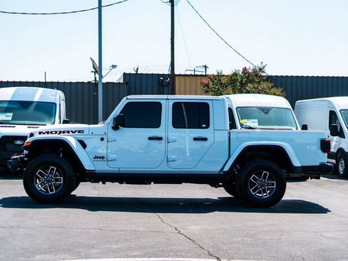 Used 2025 Jeep Gladiator Mojave AWD/4WD image 7