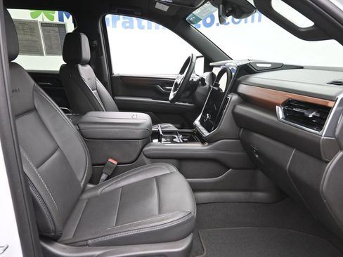 Certified 2025 GMC Yukon XL Denali image 7