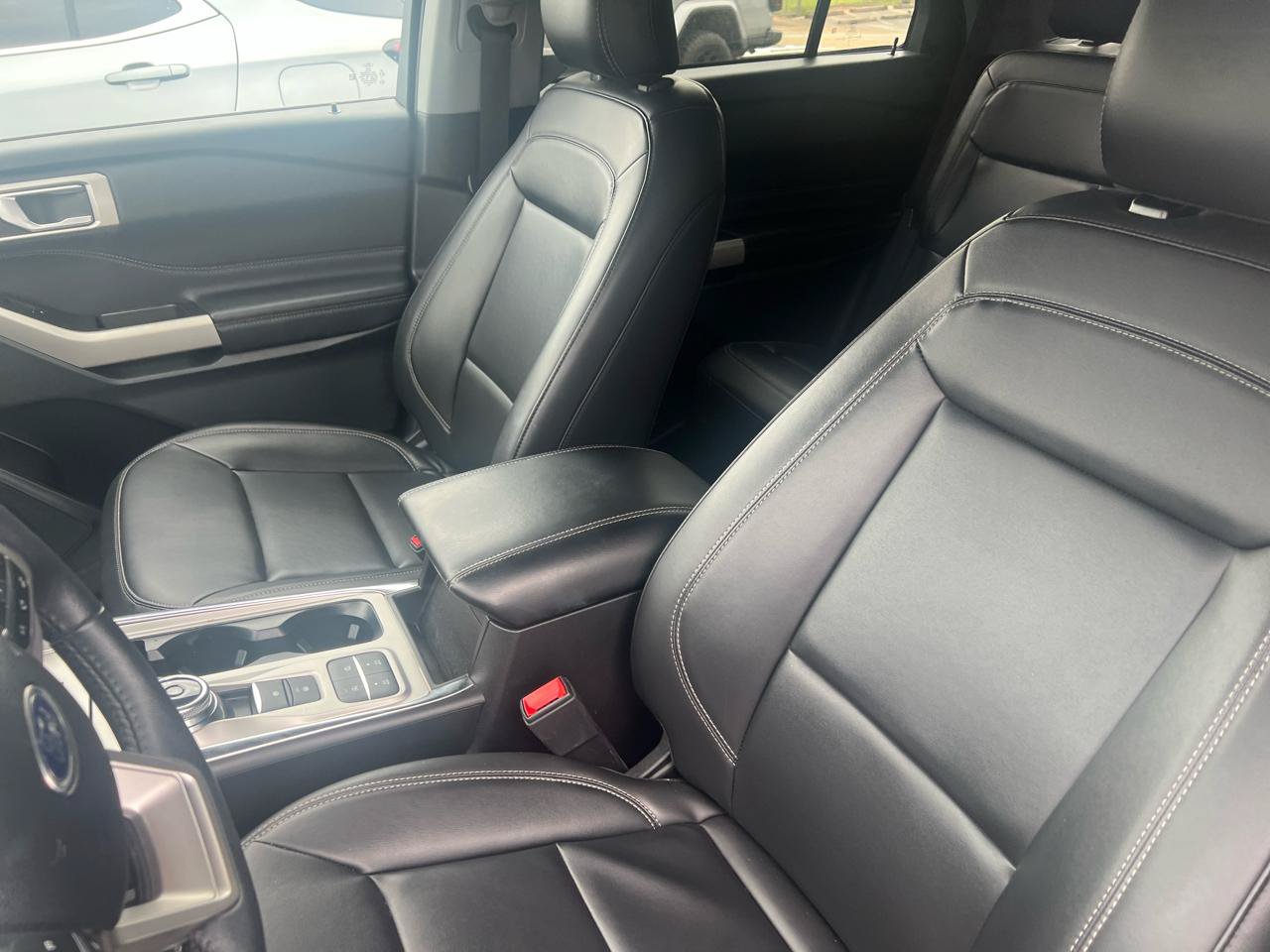 Used 2024 Ford Explorer XLT w/ Equipment Group 202A RWD image 12