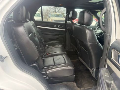 Used 2017 Ford Explorer XLT w/ Equipment Group 202A image 8