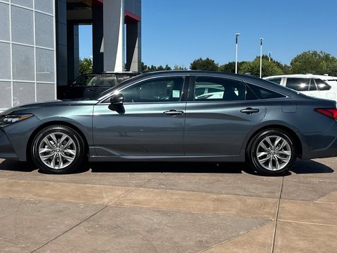 Certified 2022 Toyota Avalon XLE FWD image 8