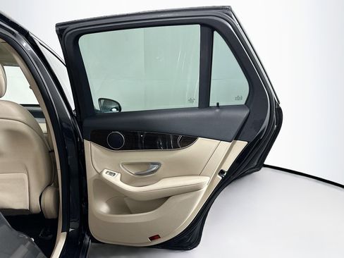 Used 2021 Mercedes-Benz GLC 300 4MATIC image 31