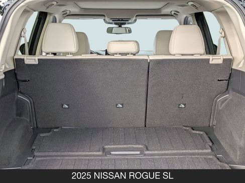 Certified 2025 Nissan Rogue SL w/ Tech Package FWD image 25