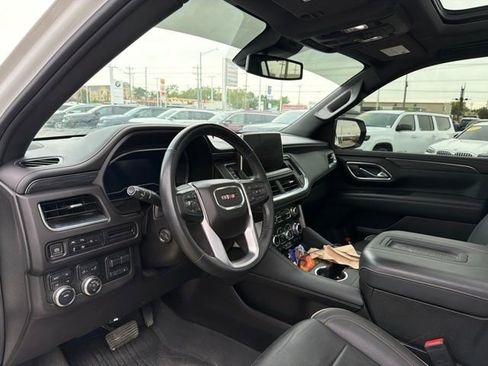 Used 2023 GMC Yukon XL SLT w/ SLT Premium Package AWD/4WD image 8