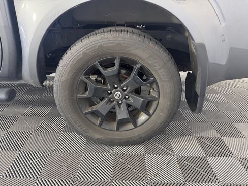 Used 2021 Nissan Frontier SV w/ Midnight Edition Floor Mats AWD/4WD image 13