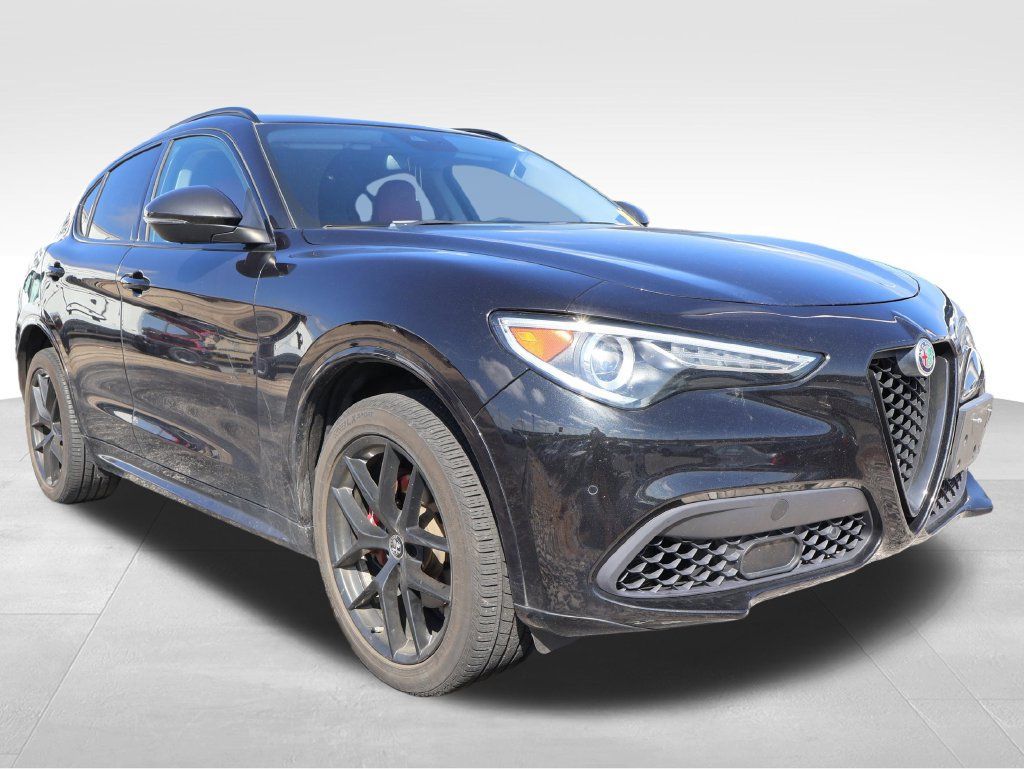 Used 2020 Alfa Romeo Stelvio Ti w/ Nero Edizione AWD/4WD image 13