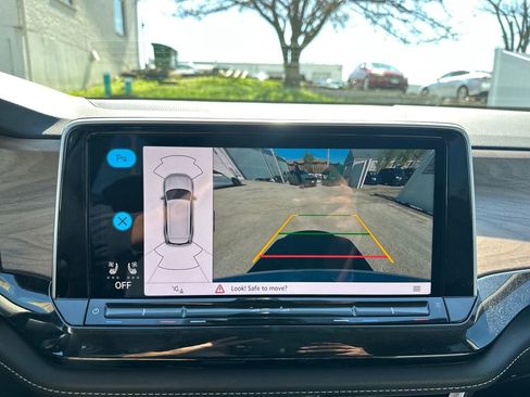 Used 2025 Volkswagen Atlas SE image 16