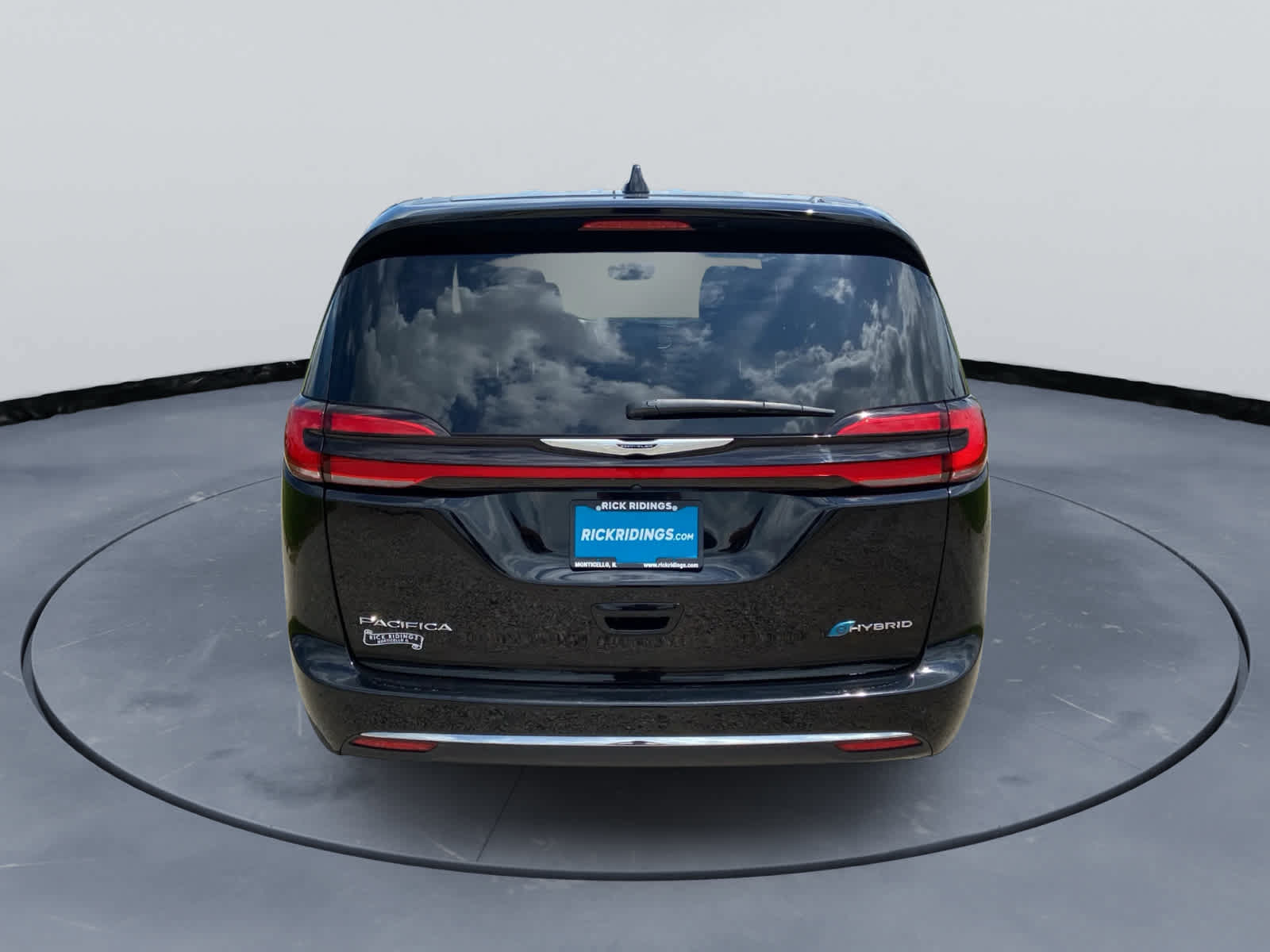 Used 2025 Chrysler Pacifica Select FWD image 4