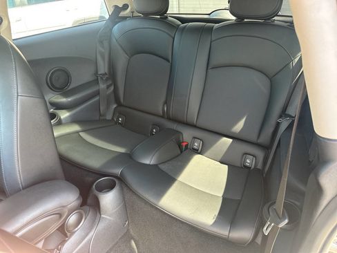 Used 2018 MINI Cooper 2-Door Hardtop image 19