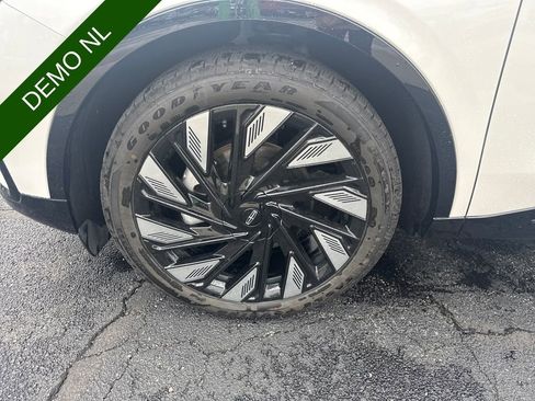 Used 2025 Lincoln Nautilus Reserve AWD/4WD image 16