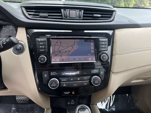 Used 2019 Nissan Rogue SL w/ Premium Package AWD/4WD image 22
