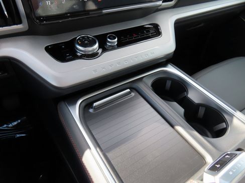 New 2025 Ford Expedition Active image 15