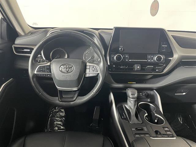 Used 2024 Toyota Highlander XLE AWD/4WD image 14