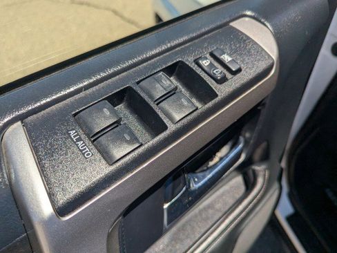 Used 2015 Toyota 4Runner SR5 AWD/4WD image 10