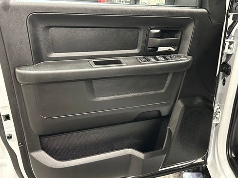 Used 2024 RAM 2500 Tradesman w/ Chrome Appearance Group image 13