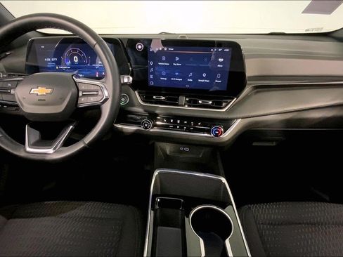 Used 2025 Chevrolet Equinox LT FWD image 15