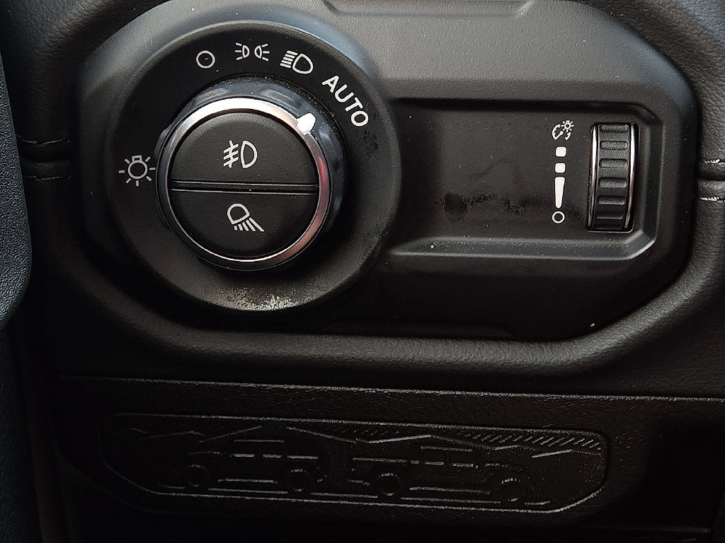 Used 2025 Jeep Gladiator Sport AWD/4WD image 17