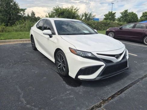 Used 2024 Toyota Camry SE FWD image 4