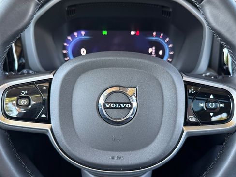 Used 2025 Volvo XC60 B5 Plus image 28