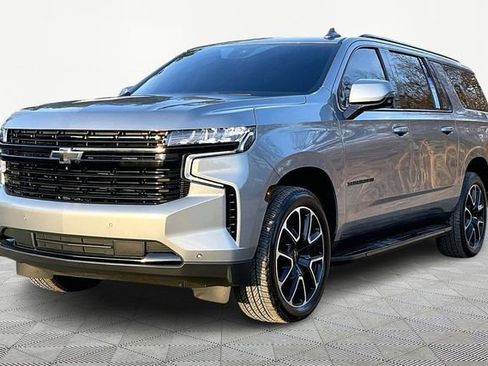 Used 2024 Chevrolet Suburban RST w/ Luxury Package image 3