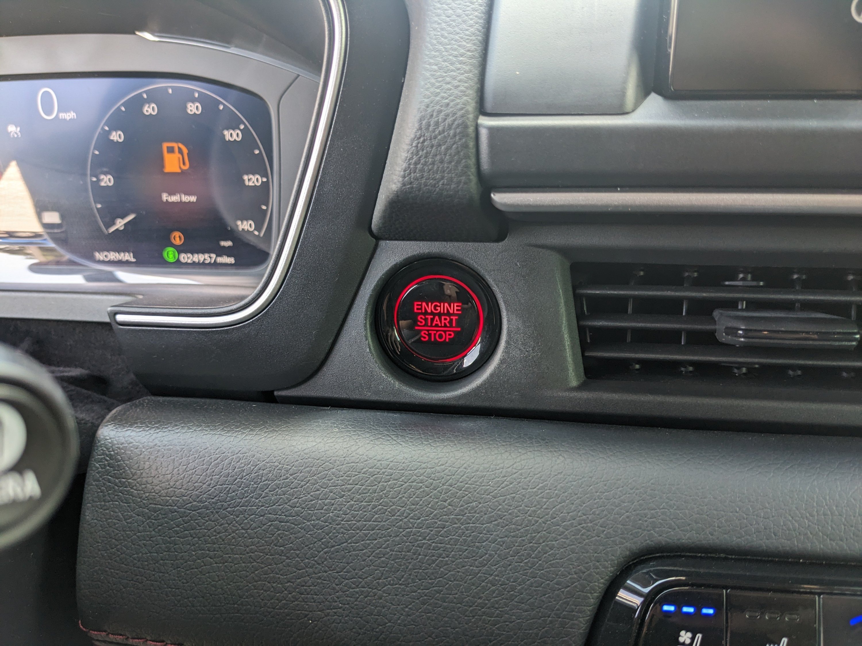 Used 2025 Honda Pilot Black Edition image 30