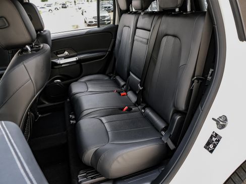 Used 2022 Mercedes-Benz GLB 250 w/ Premium Package Lite image 39